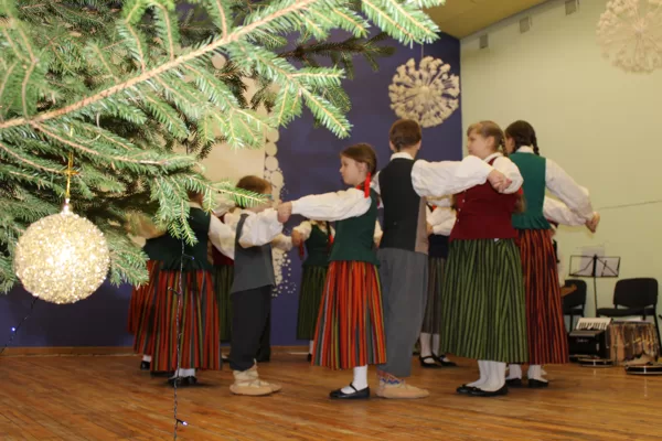Gaidot Ziemassvētkus